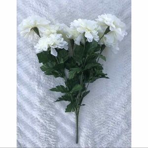 Accents - NWOT White Chrysanthemum Flowers 8 Pc 19" Long Accents - NWOT White Chrysanthemum Flowers 8 Pc 19" Long